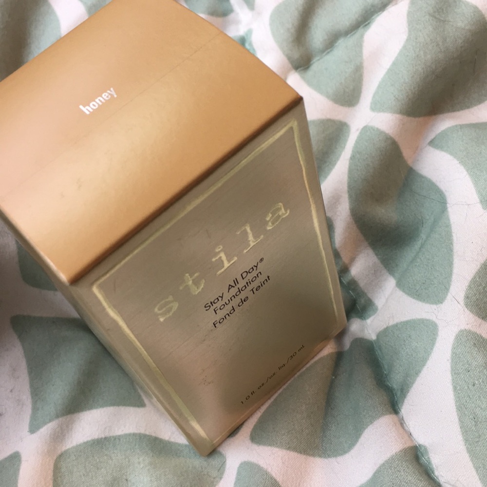 NIB Stila Stay All Day Foundation - Honey